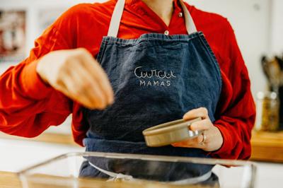 Tablier Curcumamas et préparation en cours